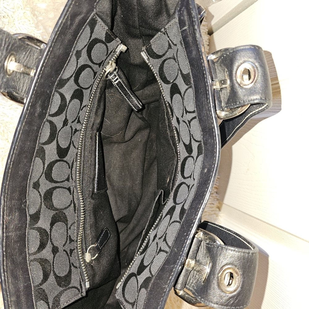 Coach Handbag Pristine Condition - Picture 5 of 6